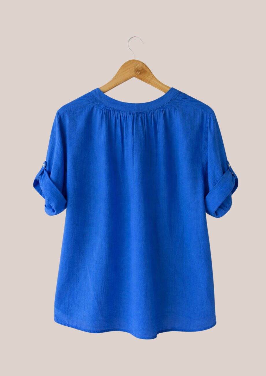 blouse bleu femme dos fluide