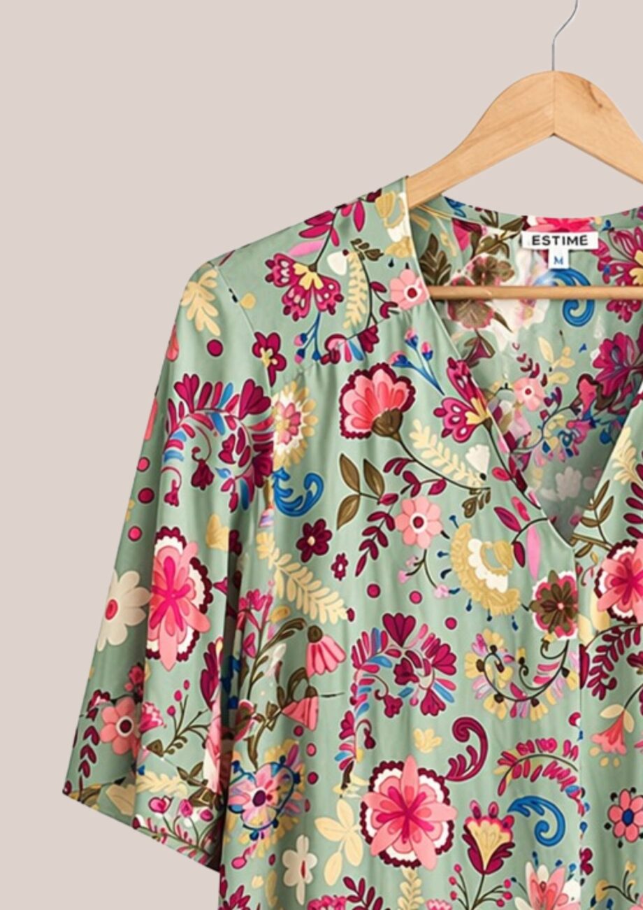 Zoom sur la robe Romy coloris vert idéal pour femme senior qui recherche du confort - forESTIME