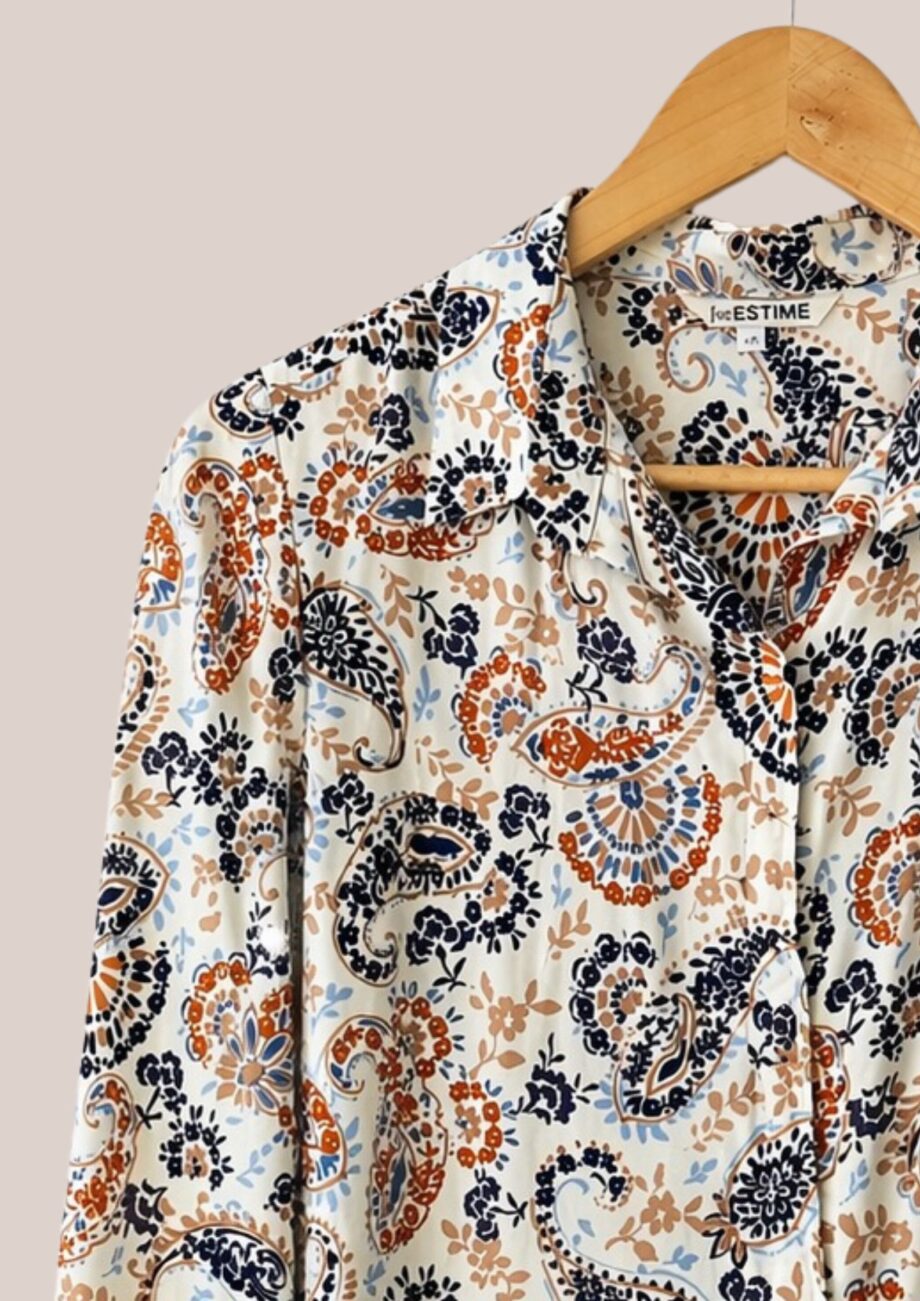 Zoom sur la chemise Charlotte dans son nouveau coloris, Cachemire beige - forESTIME