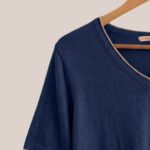 Zoom sur le Pull marine sans manches Sana - forESTIME