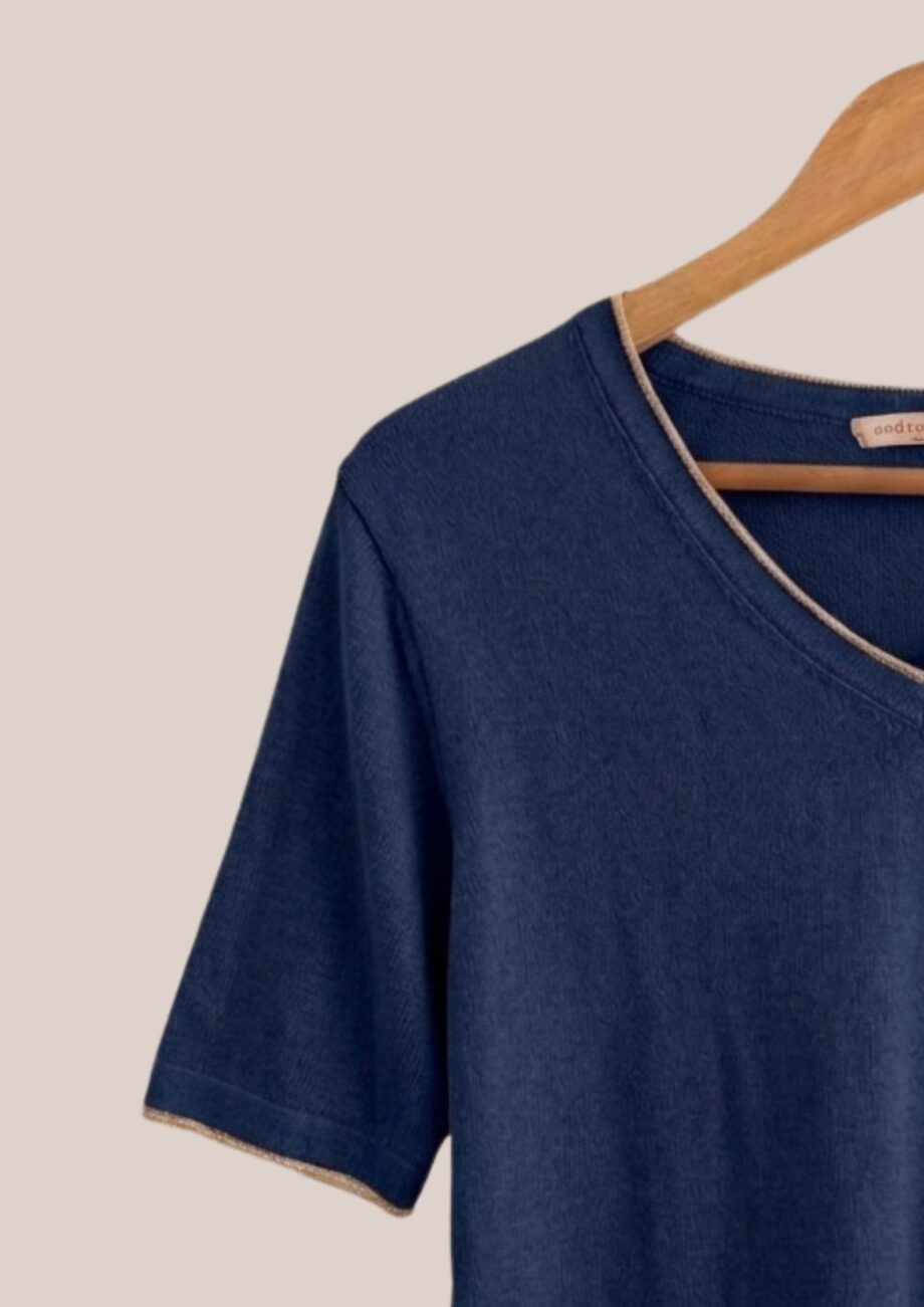 Zoom sur le Pull marine sans manches Sana - forESTIME