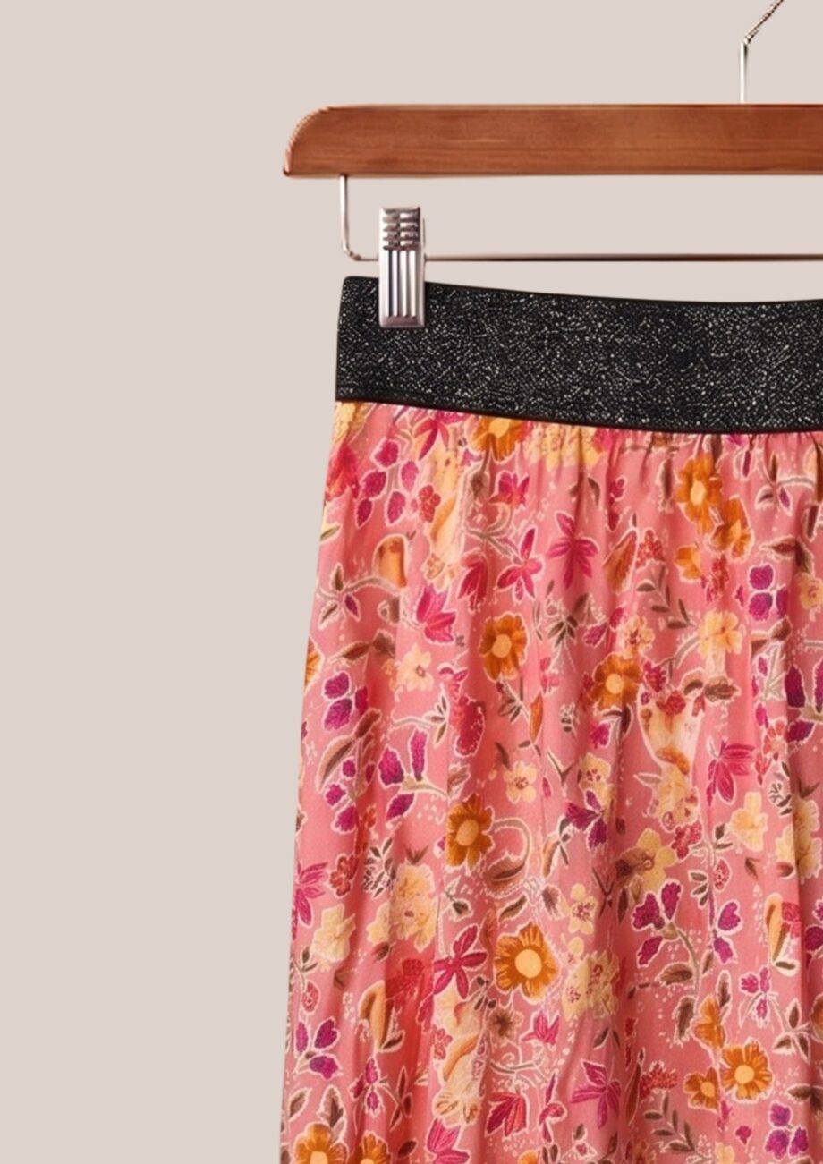 Détail imprimé floral rose délicat jupe longue viscose femme senior - forESTIME