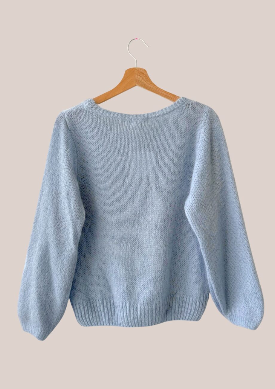 Pull manches bouffantes bleu ciel pour femme senior modèle Pascaline, vue de dos - forESTIME
