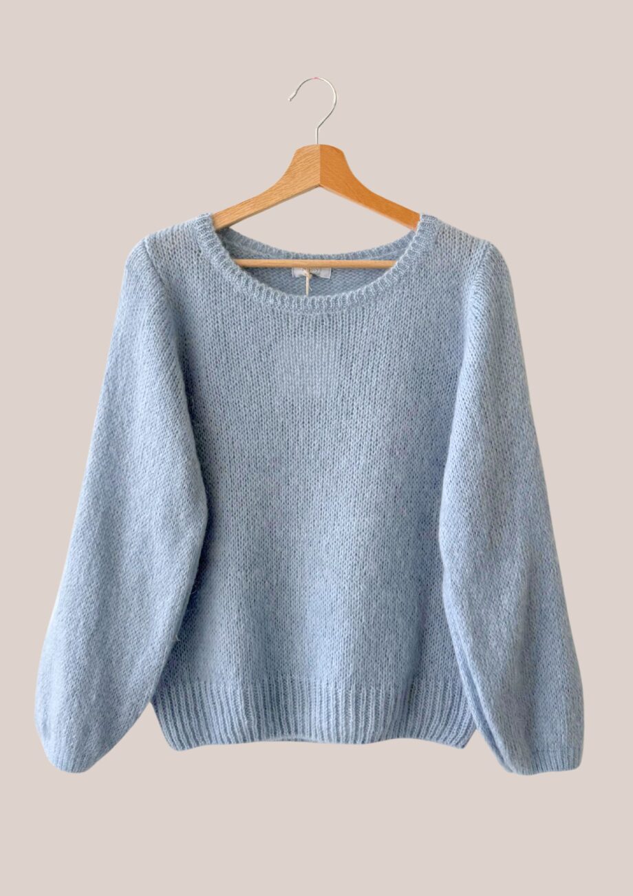 Pull col rond bleu ciel pour femme senior modèle Pascaline, vue de face - forESTIME